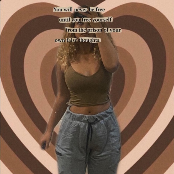 Meet your Posher, Lauryn - Picture 5 of 6